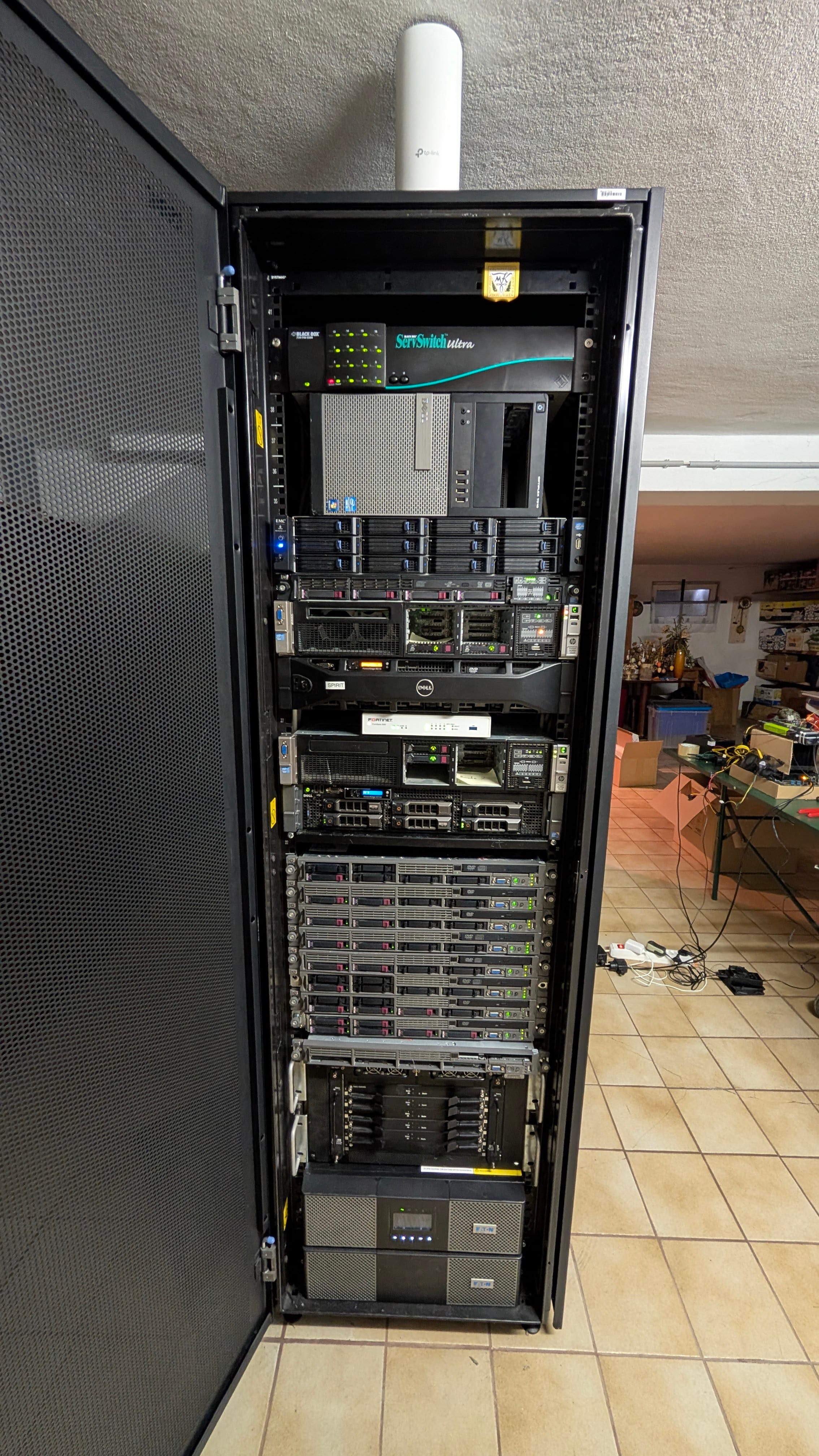 Serverrack Vorderansicht
