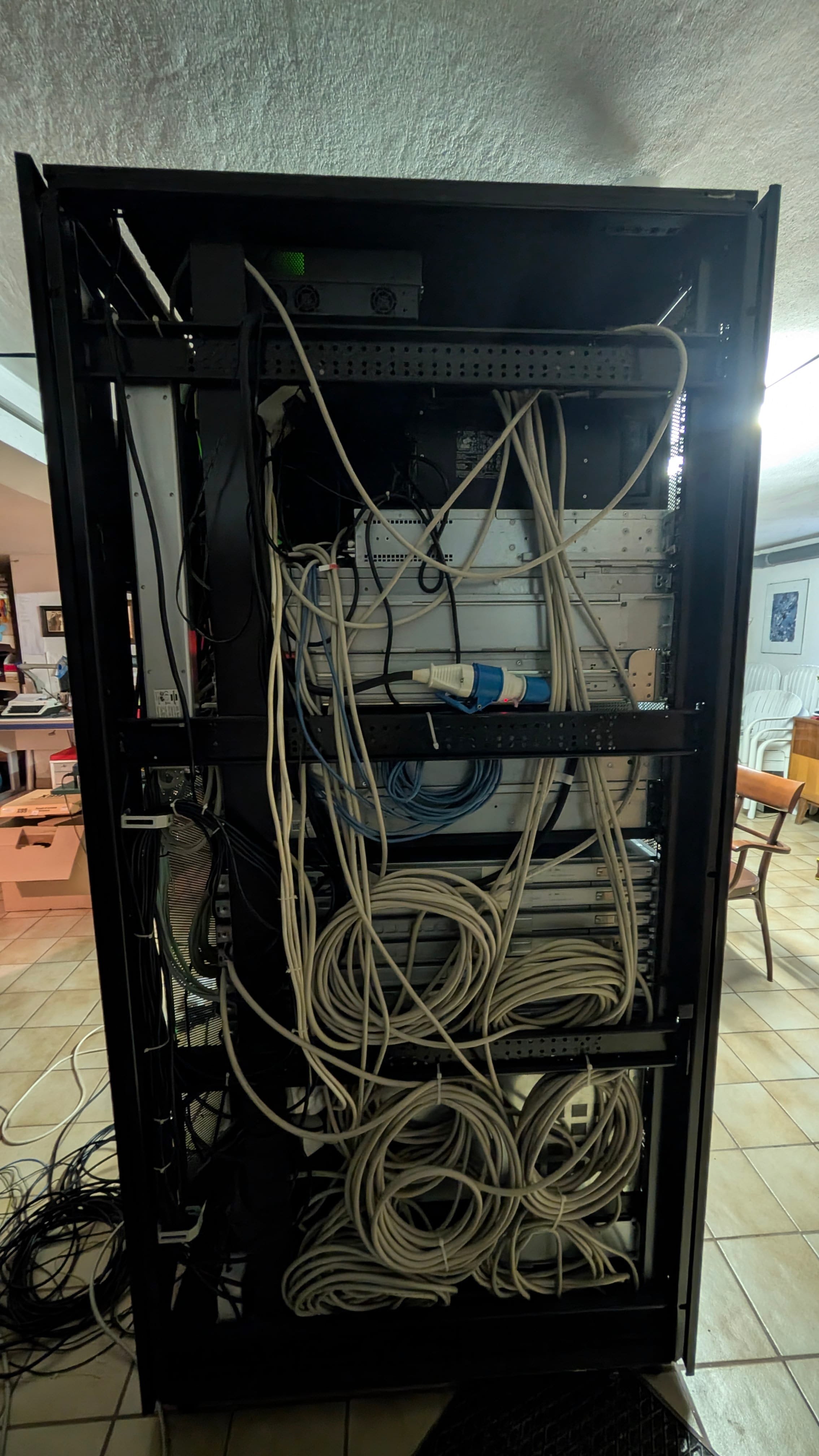 Serverrack linke Seite